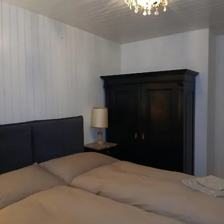 Churfirsten Blick - Private Gaestezimmer منزل للإقامة Flums